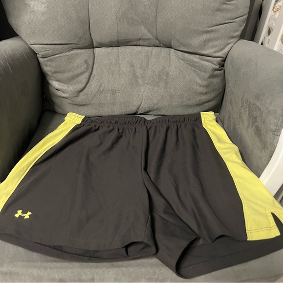 5/$100 Under Armour Grey/Yellow Shorts - Picture 1 of 3